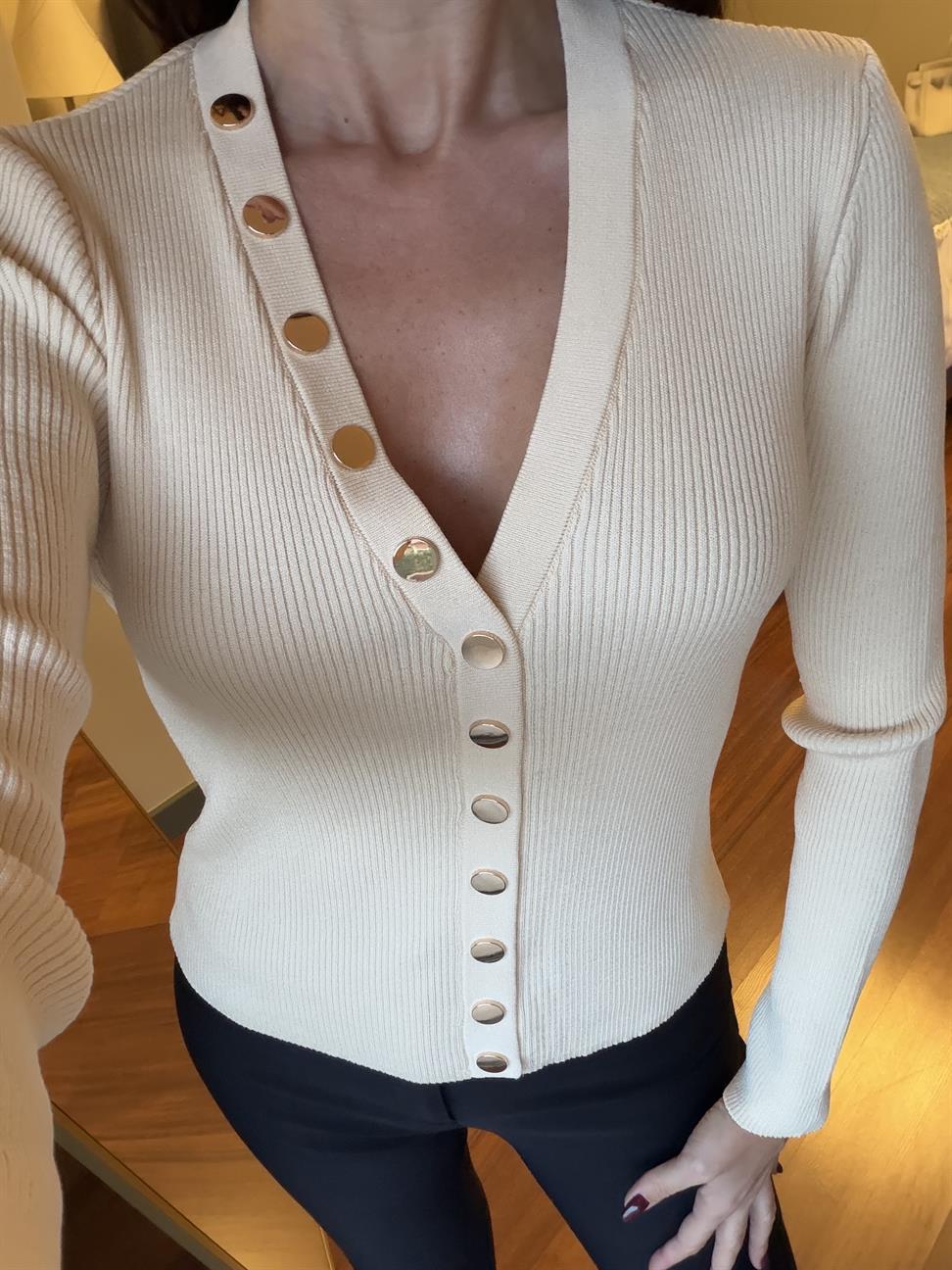 Krem Gold Düğmeli Kazak