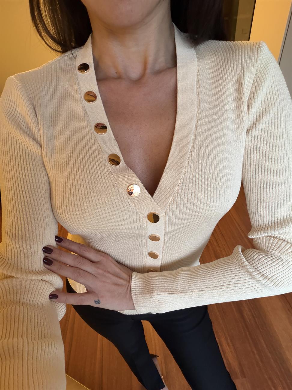 Krem Gold Düğmeli Kazak