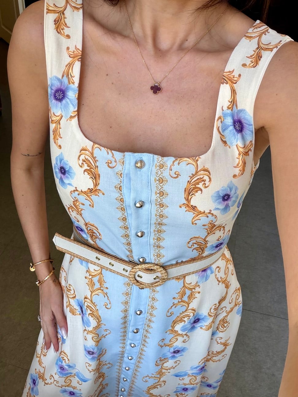 Krem Kare Yaka Kolsuz Düğmeli Elbise