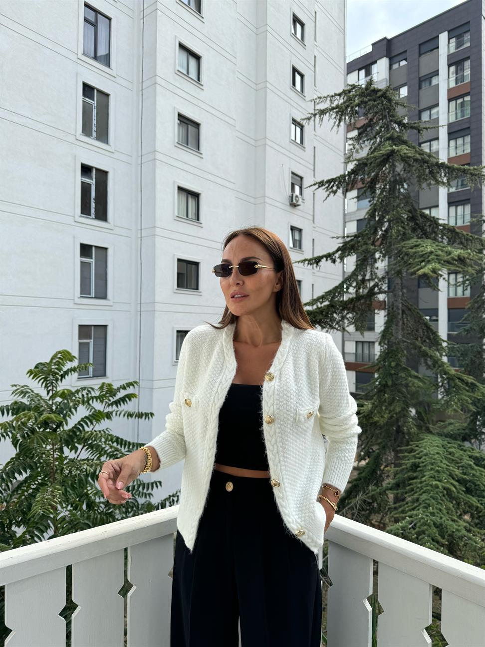 Krem Kendinden Saç Örgülü Düğmeli Hırka