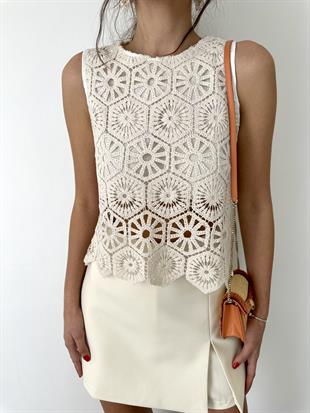 Krem Kolsuz Dantel Tasarımlı Bluz