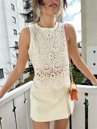 Krem Kolsuz Dantel Tasarımlı Bluz