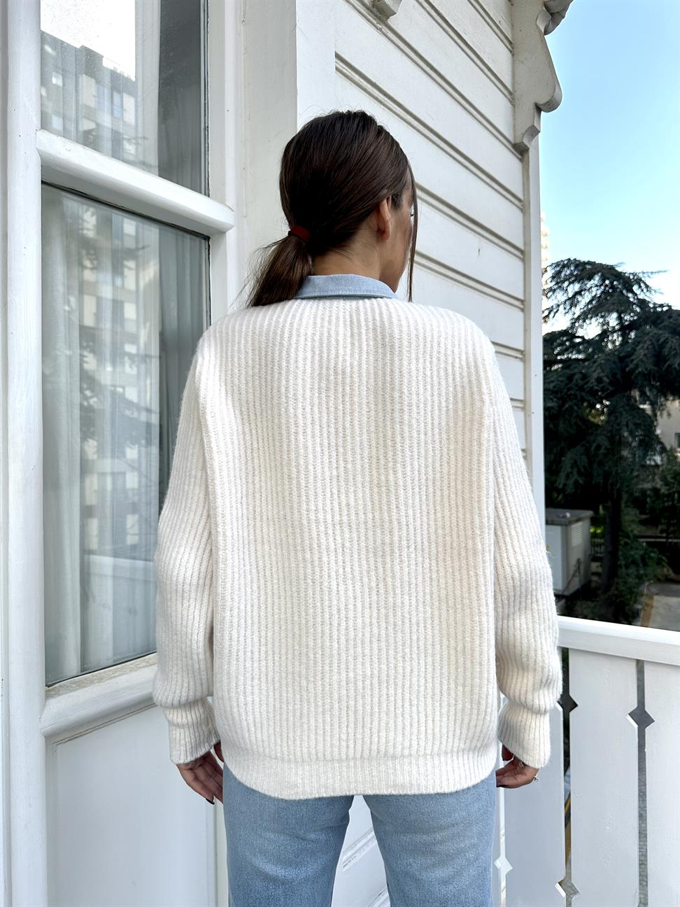 Krem Kotlu Çıtçıtlı Hırka