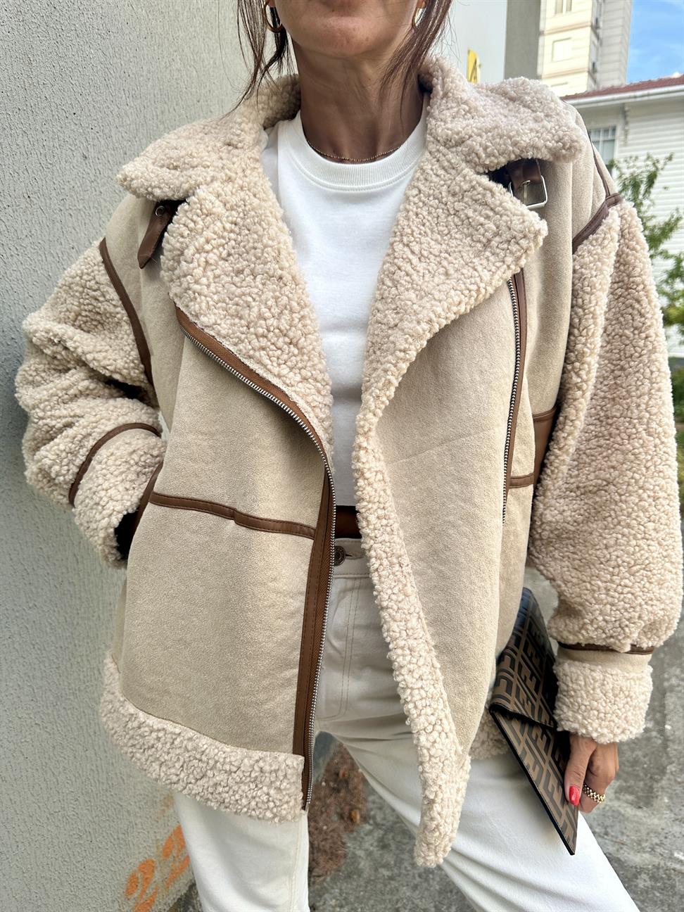 Krem Peluş Kemerli Ceket