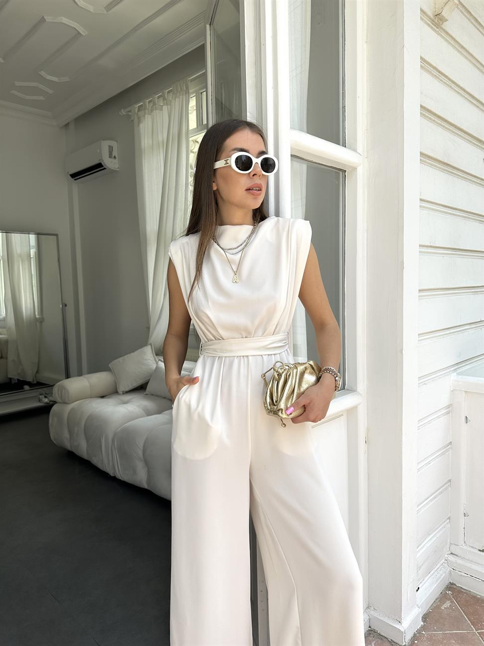 Krem Vatkalı Degaje Yaka Tulum