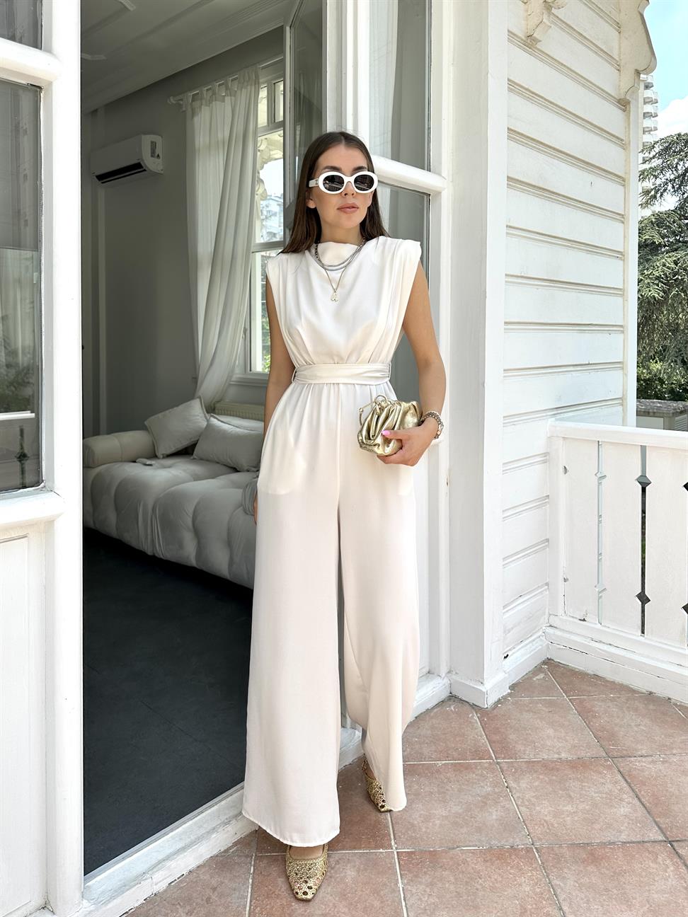 Krem Vatkalı Degaje Yaka Tulum