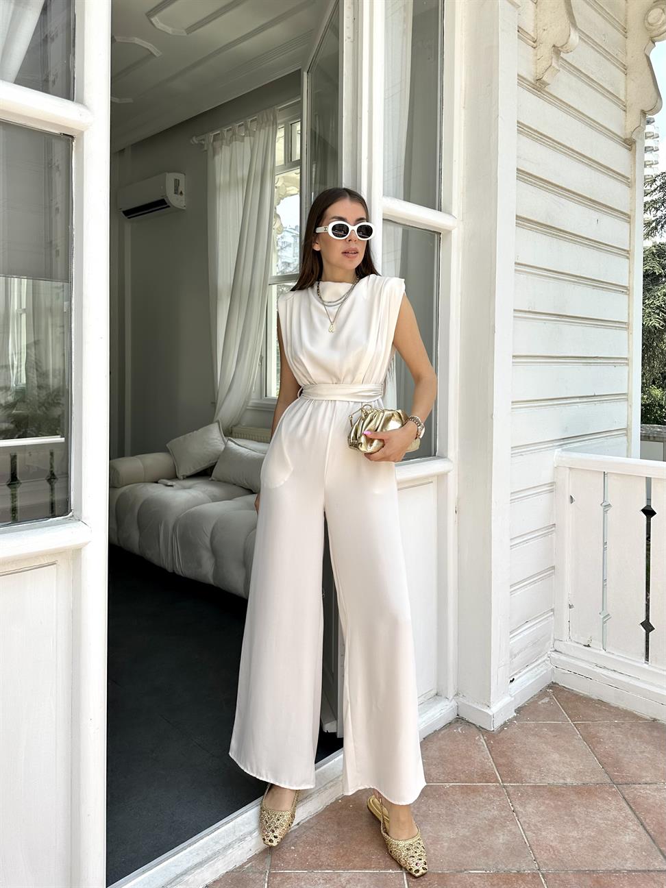 Krem Vatkalı Degaje Yaka Tulum