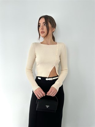 Krem Yandan Yırtmaç ve Düğme Detay Fitilli Bluz