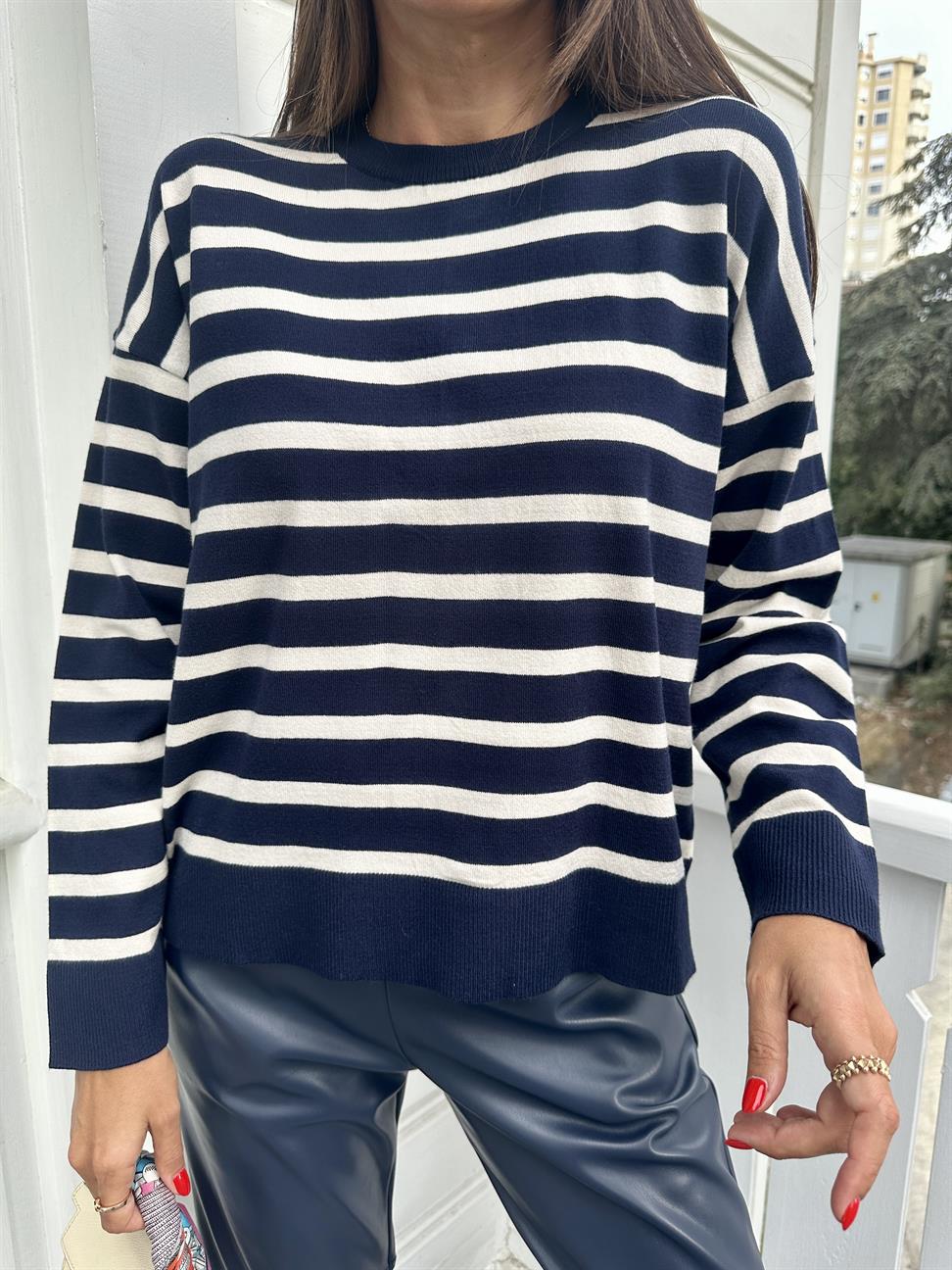 Lacivert Arkası Düğmeli Çizgili Kazak