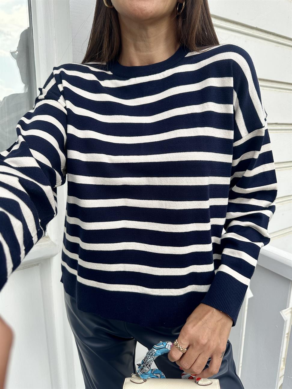 Lacivert Arkası Düğmeli Çizgili Kazak