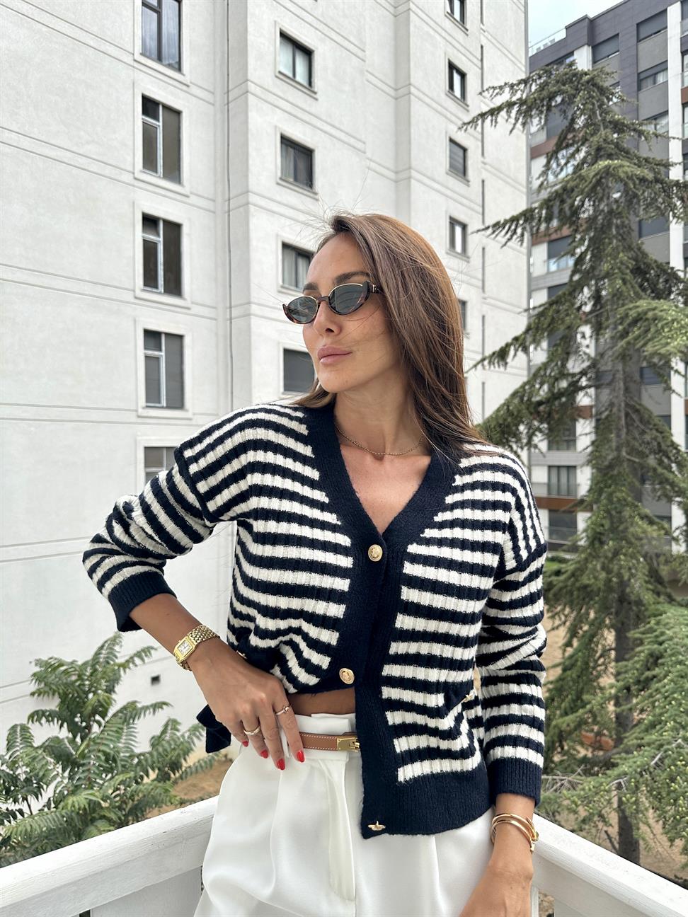 Lacivert Çizgili Düğmeli Hırka