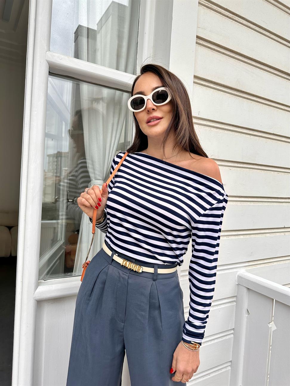 Lacivert Kayık Yaka Çizgili Bluz