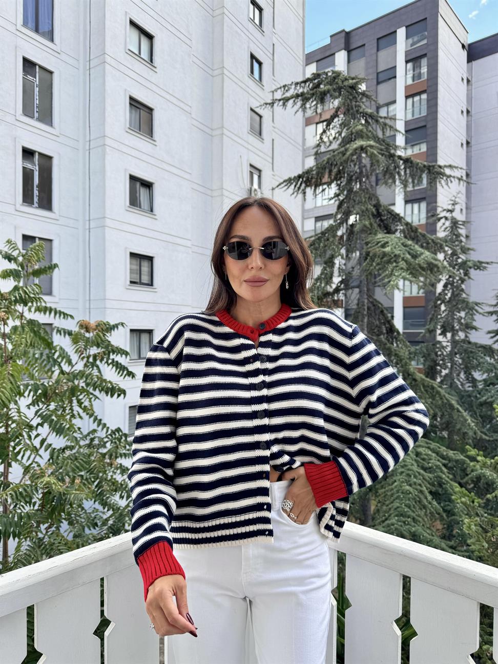 Lacivert-Kırmızı Çizgili Renkli Hırka