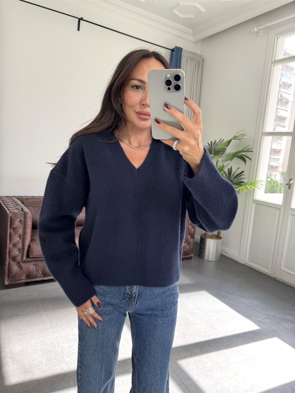 Lacivert V Yaka Yumuşak Dokulu Triko Kazak