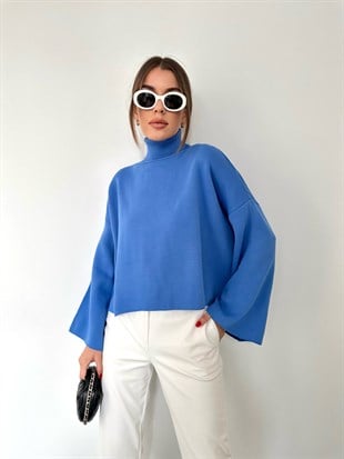 Mavi Boğazlı İspanyol Kol Salaş Triko Kazak