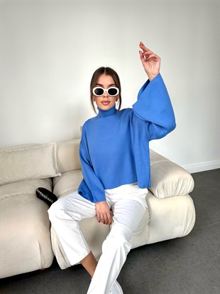 Mavi Boğazlı İspanyol Kol Salaş Triko Kazak