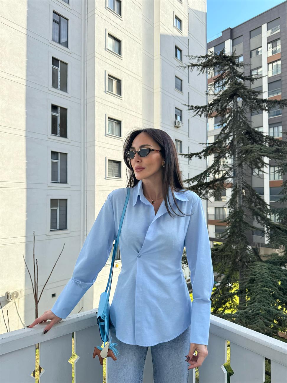 Mavi Büzgü Detaylı Gömlek