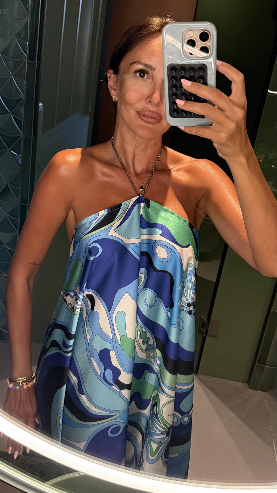 Mavi Desenli Boyundan Bağlamalı Elbise