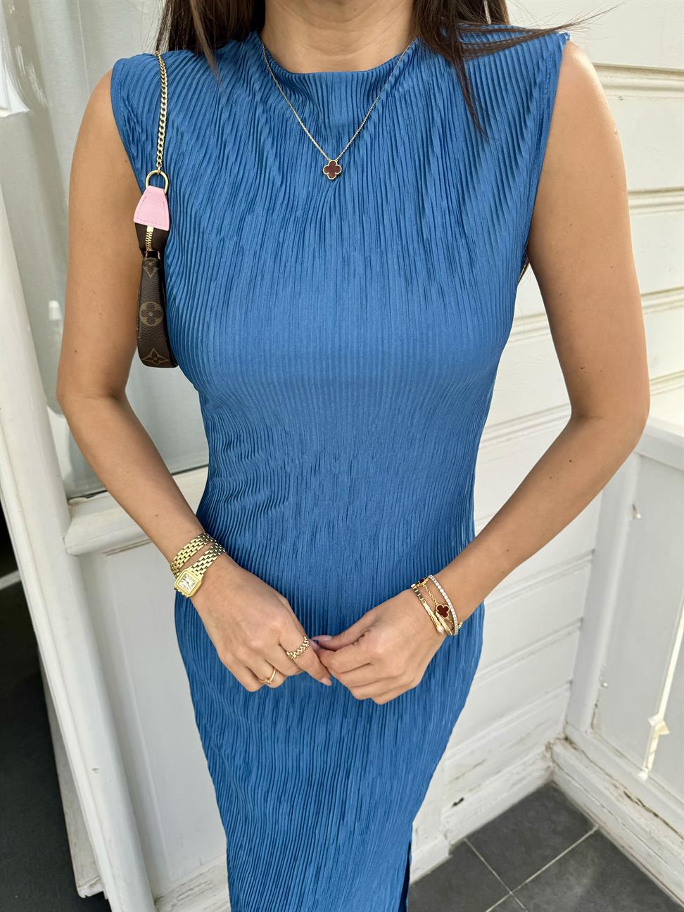 Mavi Kırınkıl Kumaş Kolsuz Elbise