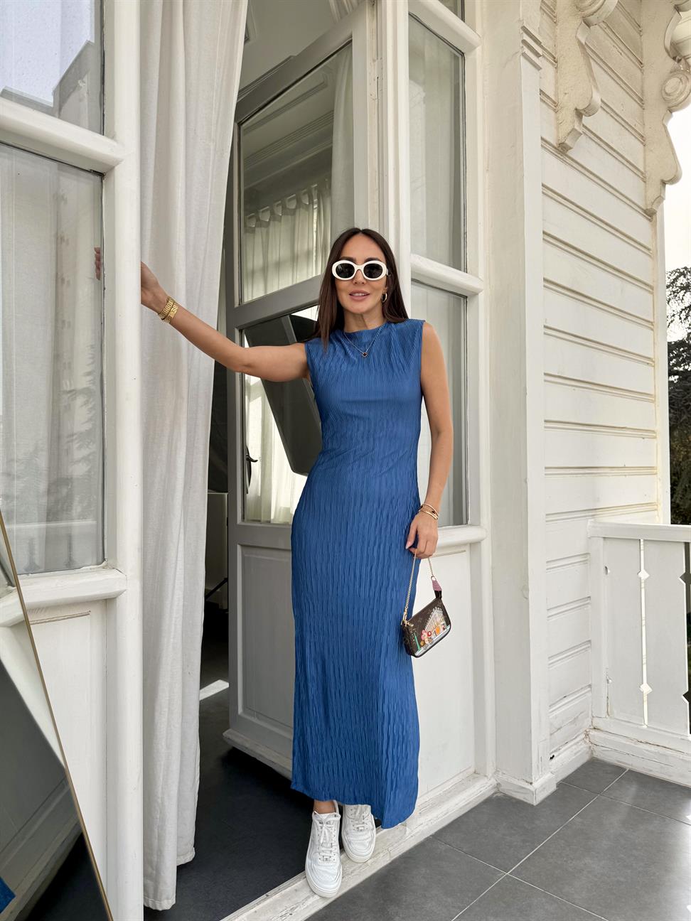 Mavi Kırınkıl Kumaş Kolsuz Elbise