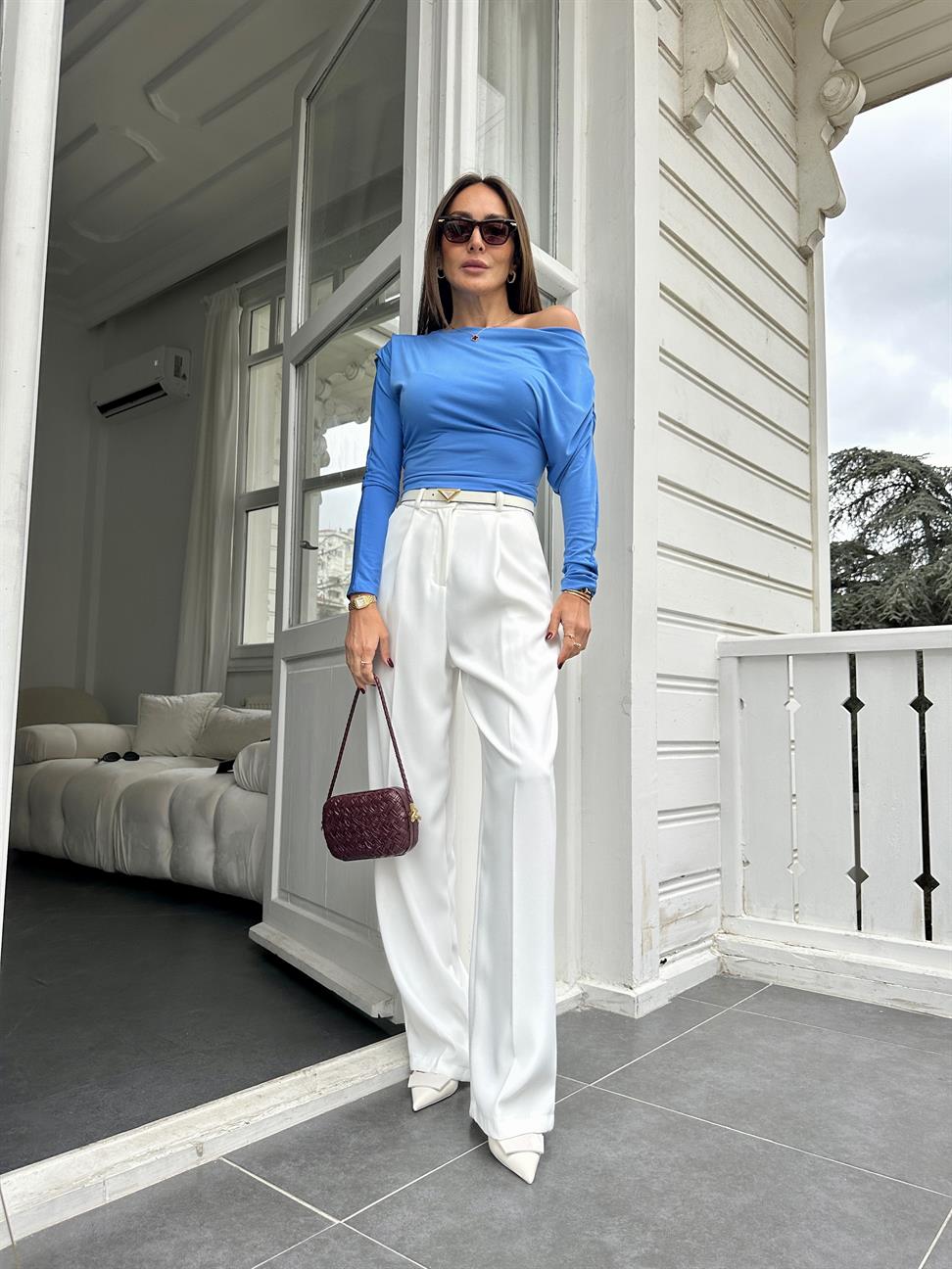 Mavi Omzu Pileli Bluz