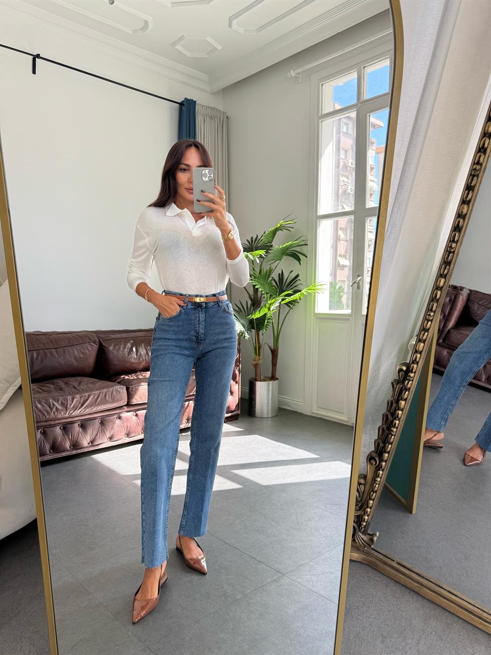 Mavi Paçası Lazer Kesimli Jean Pantolon