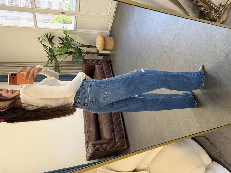 Mavi Yırtık Kot Pantolon