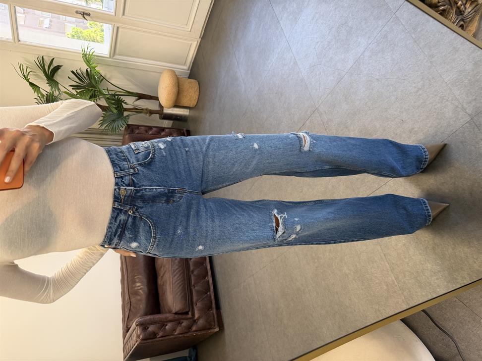 Mavi Yırtık Kot Pantolon