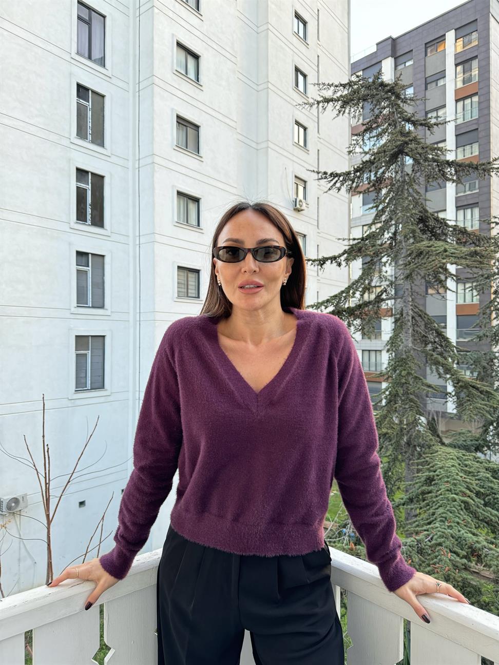 Mor V Yakalı Yumoş Kazak