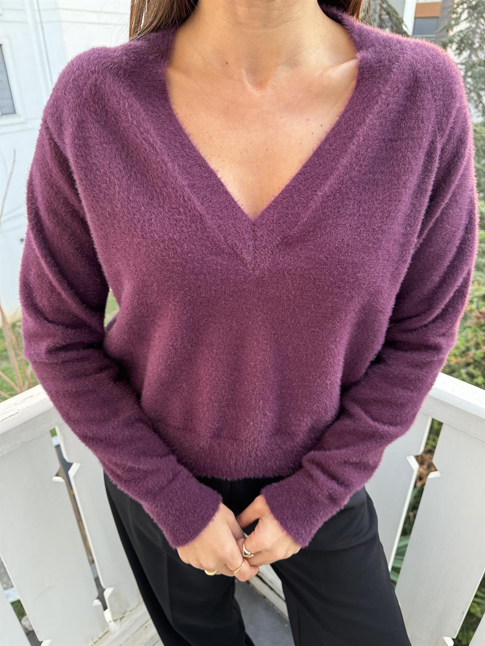 Mor V Yakalı Yumoş Kazak