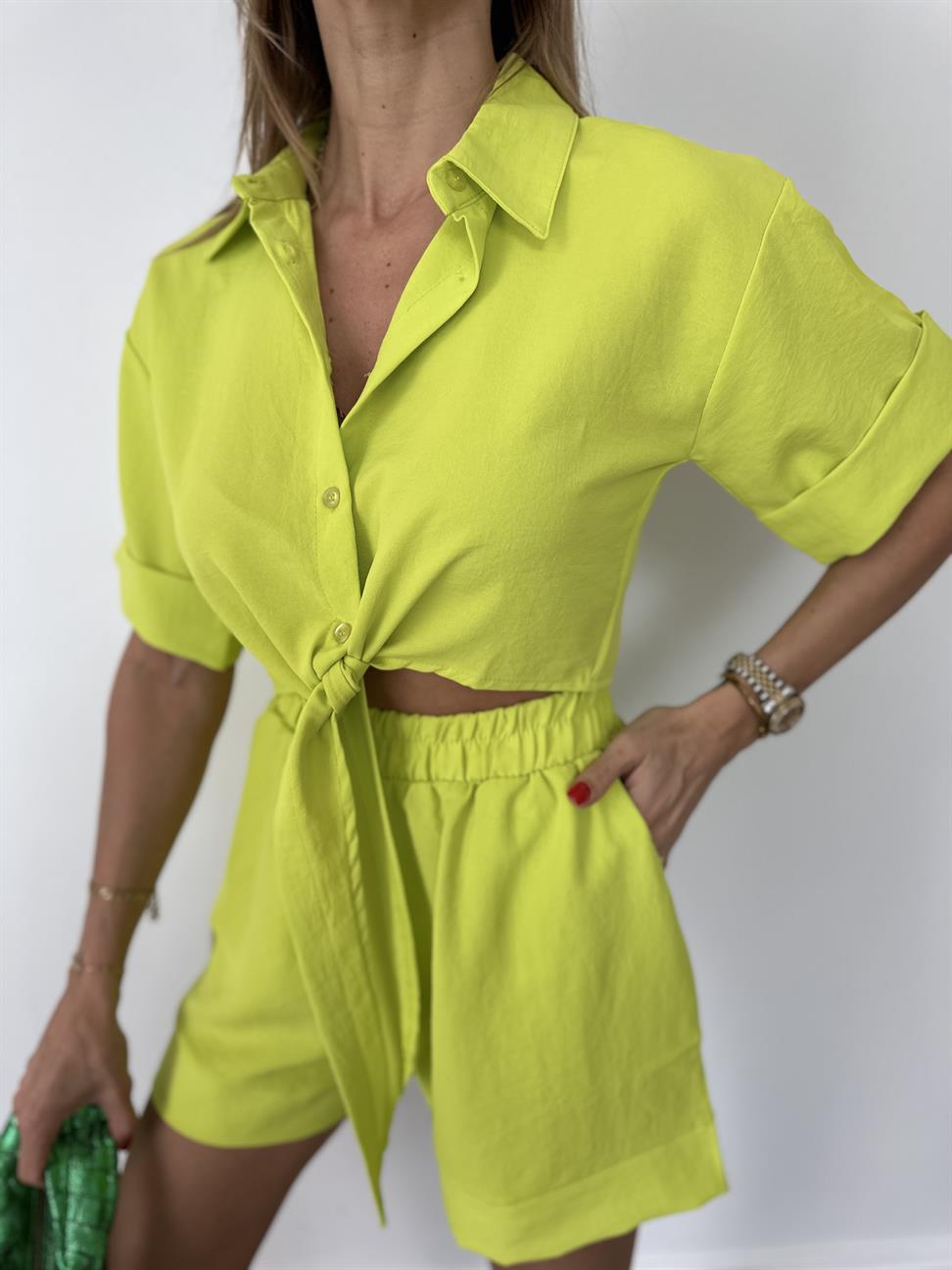 Neon Yeşil Şortlu Takım