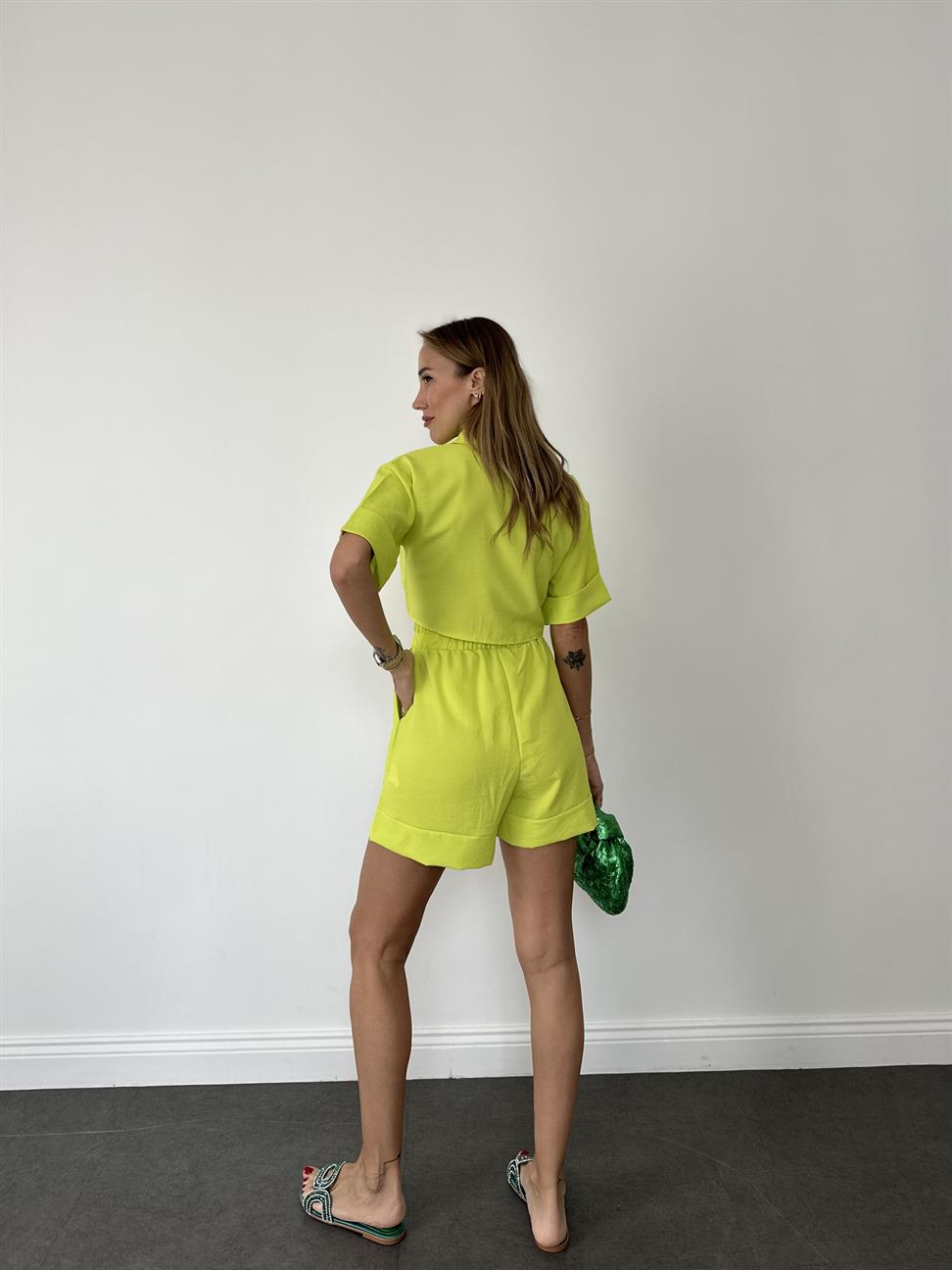 Neon Yeşil Şortlu Takım
