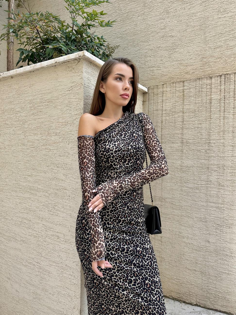 Omzu Açık Leopar Elbise
