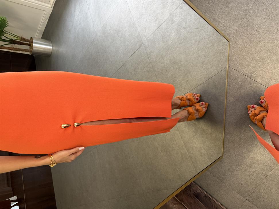 Oranj Aksesuar Detaylı Yırtmaçlı Triko Elbise