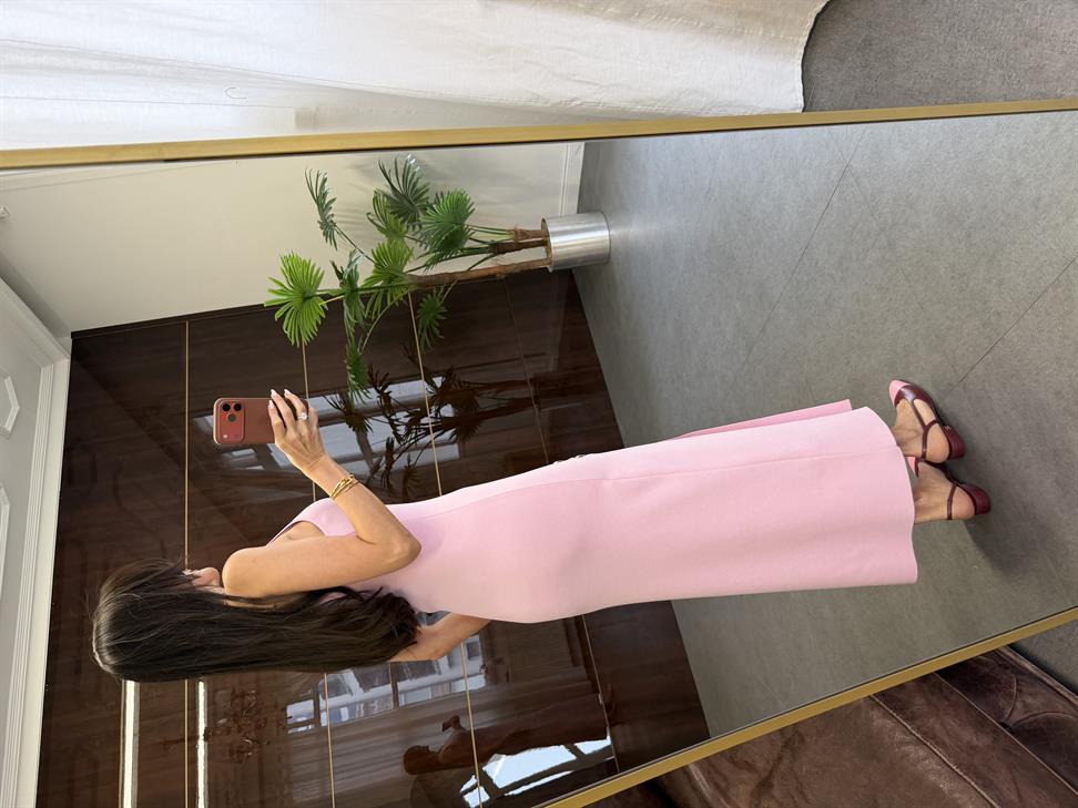 Pembe Aksesuar Detaylı Yırtmaçlı Triko Elbise