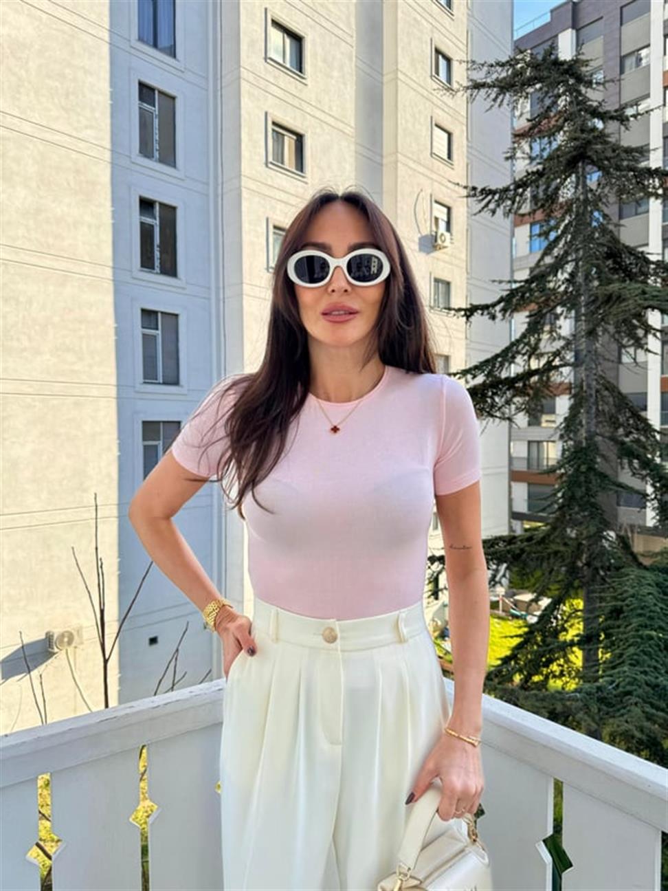 Pembe Bisiklet Yaka Kısa Kollu Tişört