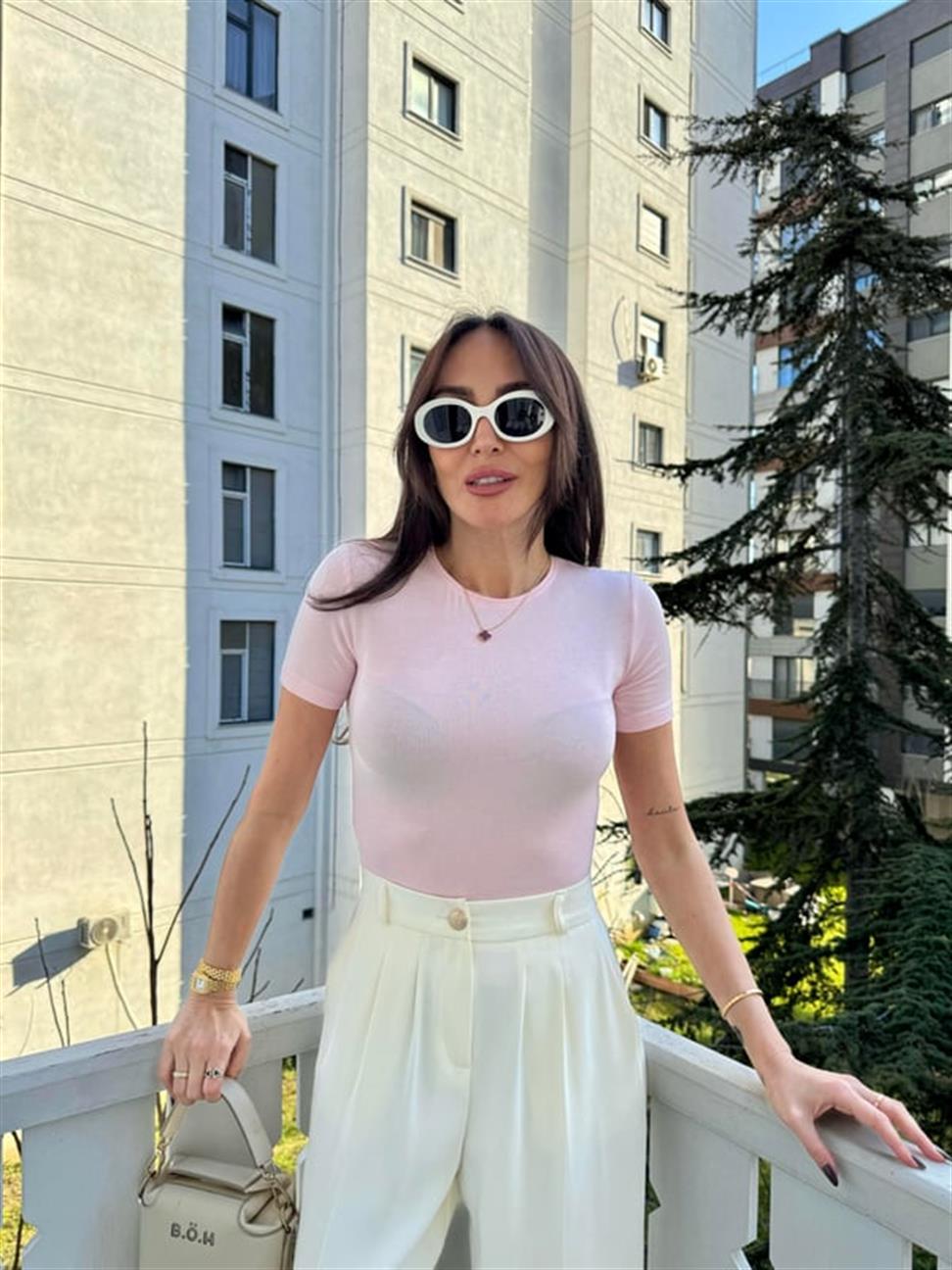 Pembe Bisiklet Yaka Kısa Kollu Tişört