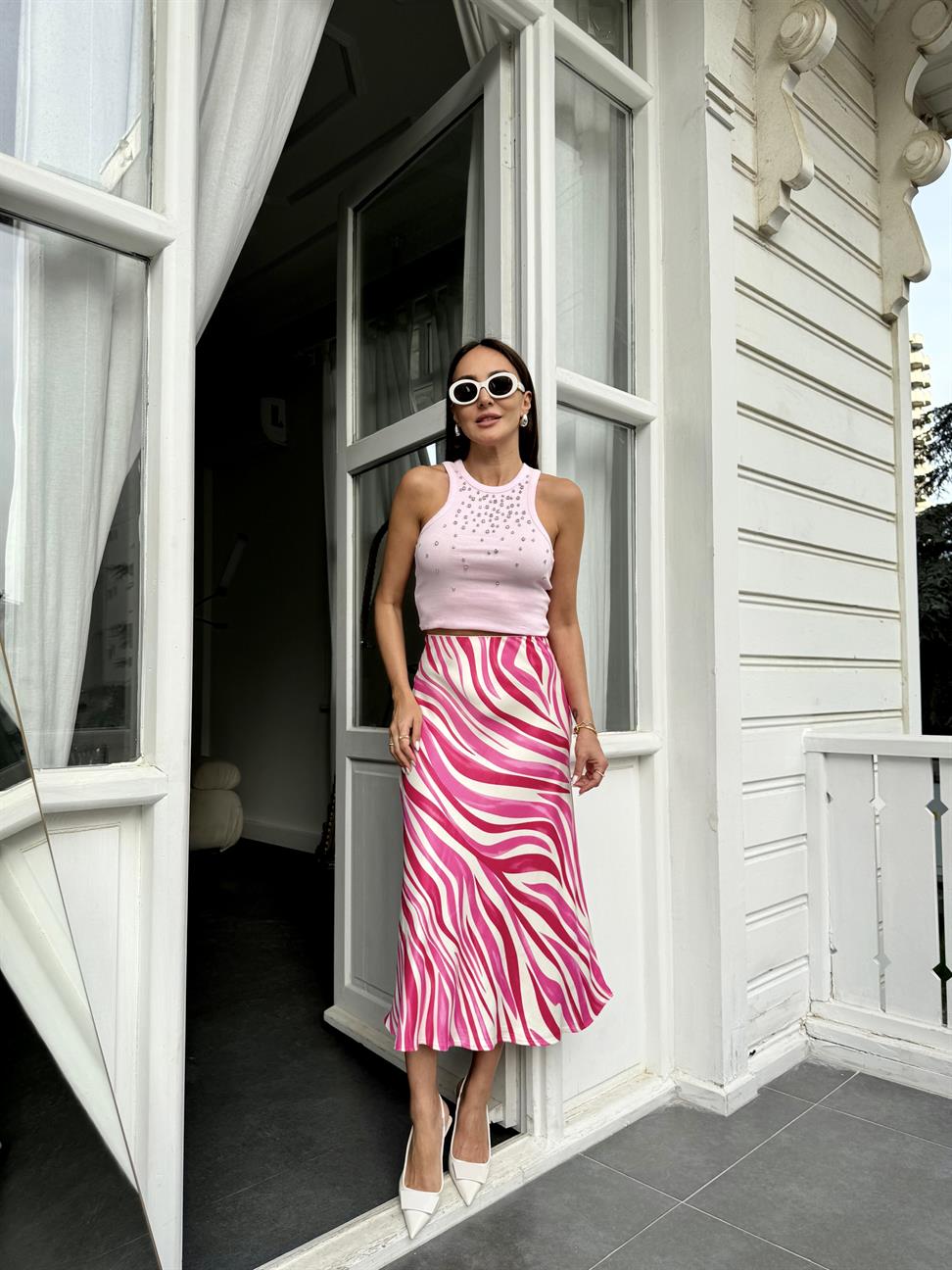 Pembe Büyük Taşlı Yüzücü Atlet