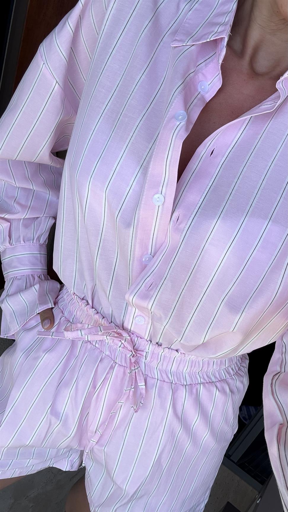 Pembe Çizgili Fırfır Detaylı Şortlu Takım