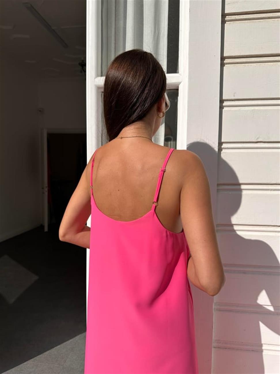 Pembe Etek Ucu Volanlı Uzun Elbise