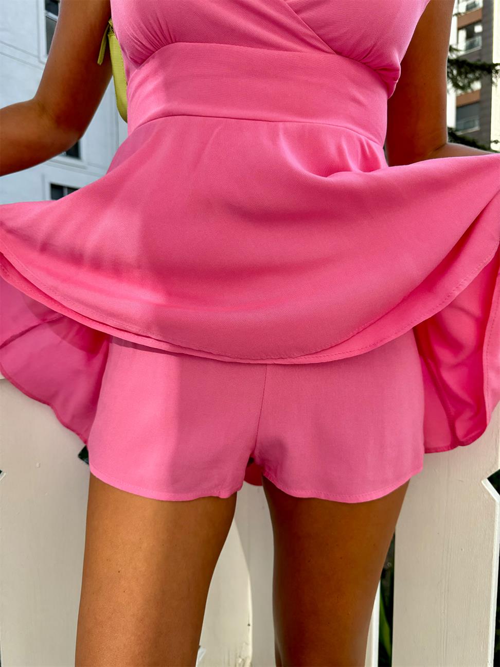 Pembe İnce Askılı Volanlı Mini Şortlu Elbise