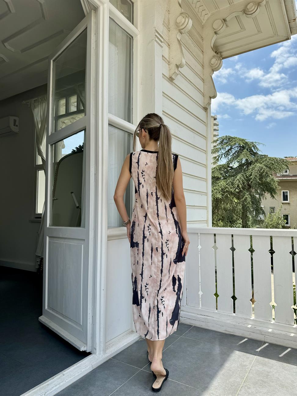 Pembe Nude Karışık Desen Kolsuz Elbise