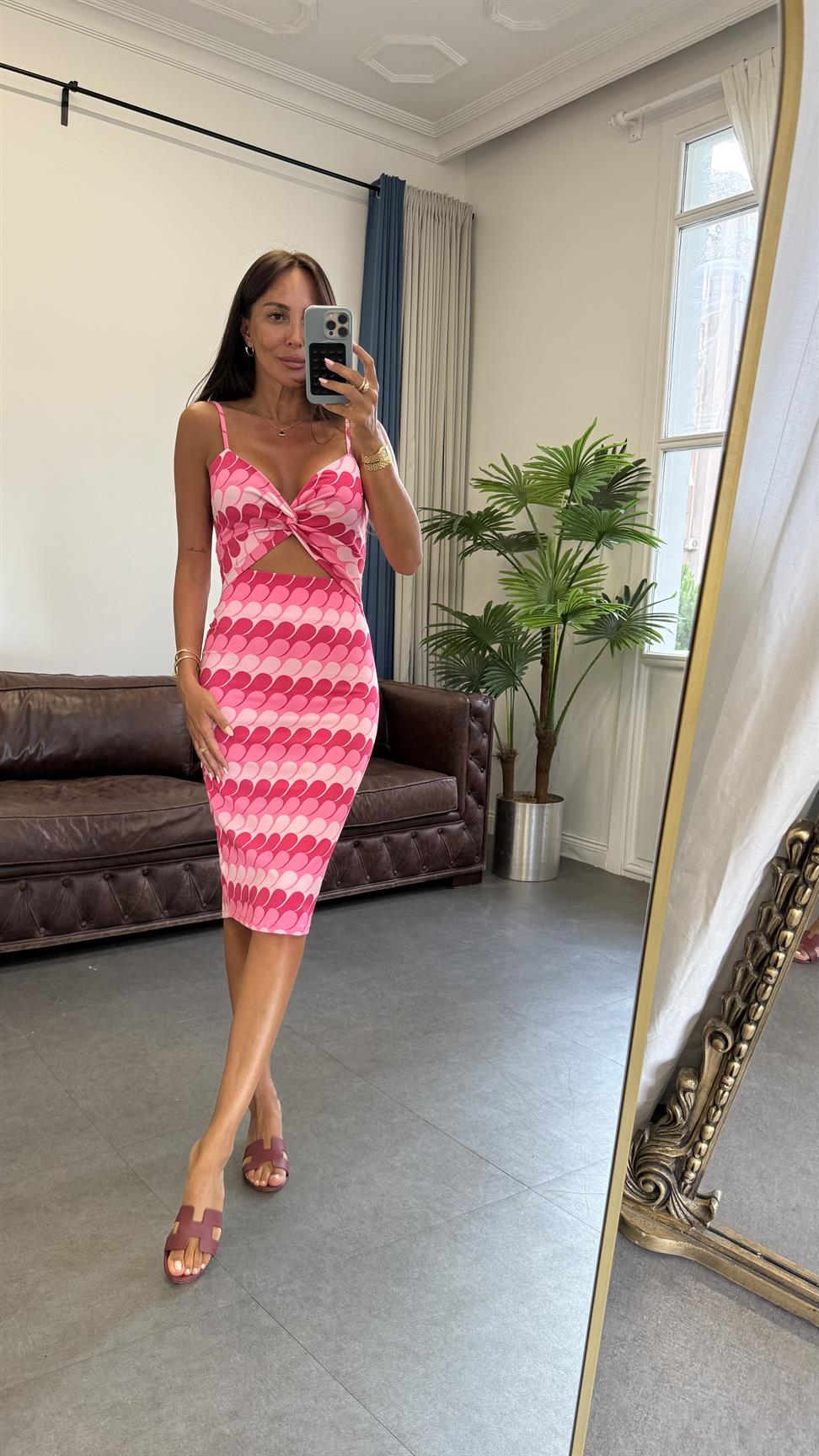 Pembe Önden Düğümlü Askılı Elbise