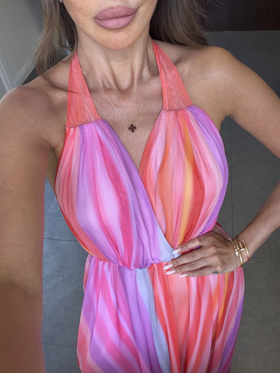 Pembe Rainbow Sırt Açık Uzun Elbise