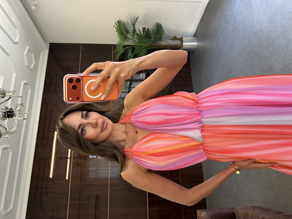 Pembe Rainbow Sırt Açık Uzun Elbise