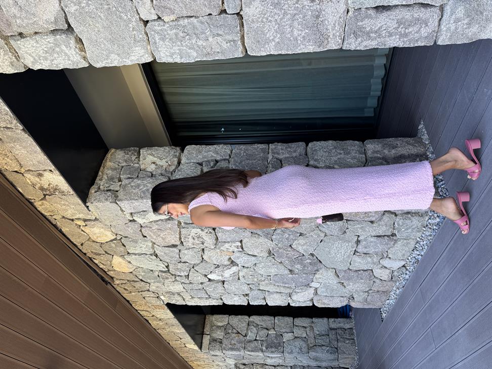 Pembe V Yaka Uzun Örme Elbise