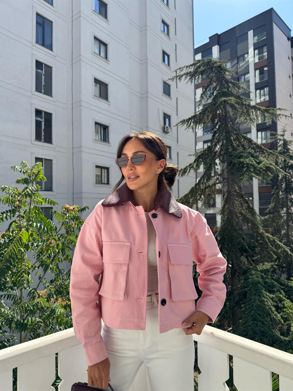 Pembe Yakası Derili Gabardin Ceket