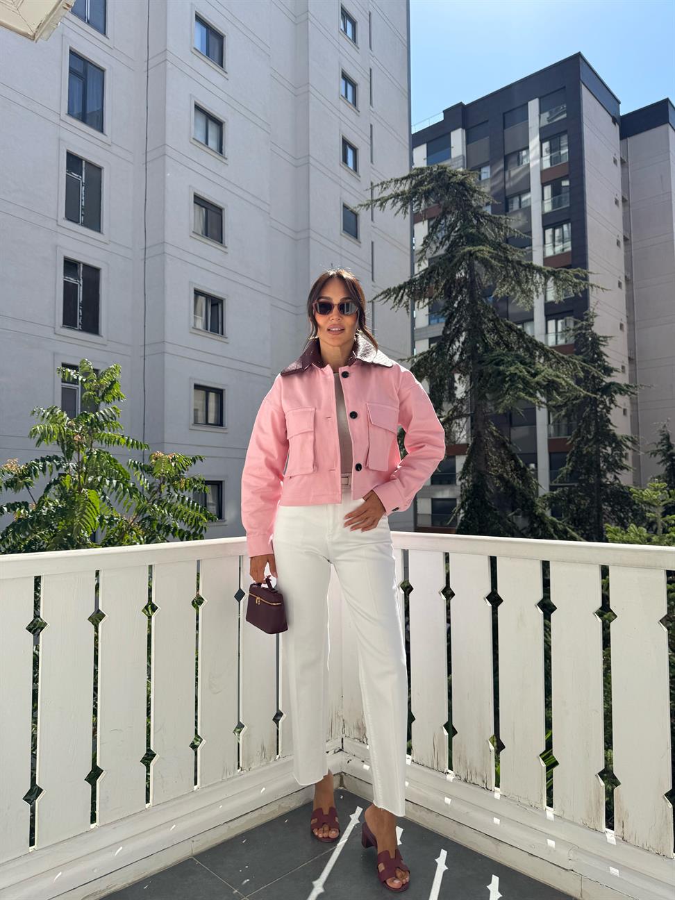 Pembe Yakası Derili Gabardin Ceket