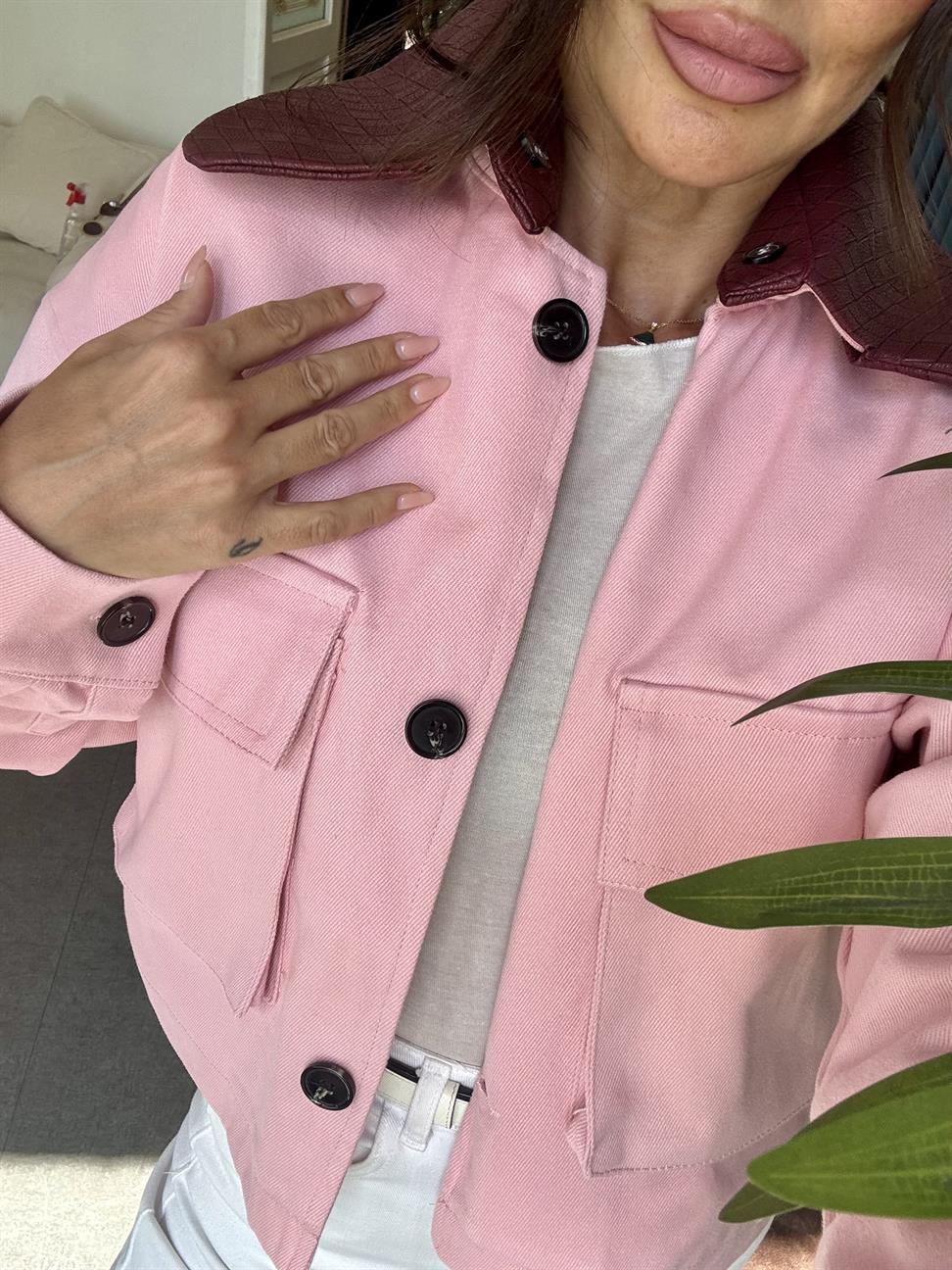 Pembe Yakası Derili Gabardin Ceket