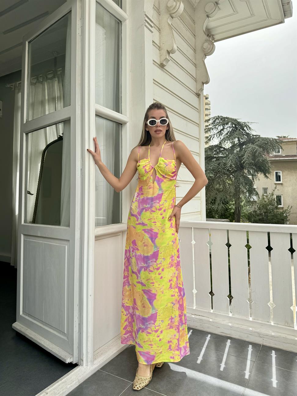 Renkli Karısık Desenli Sırt Detay Maxi Elbise